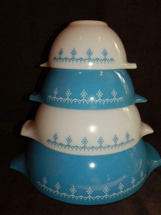 Vintage Pyrex Glass Snowflake Blue Garland Set Of 4 Cinderella Nesting Bowls