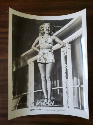 Betty Grable Vtg Pinup 1940s 20th Century Fox Players Portrait Photo