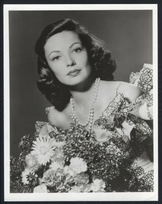 Rare Photo Gene Tierney Flowers Pearl Necklace