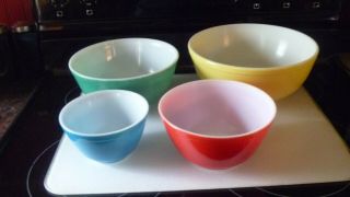 Complete Set Of 4 Vintage Pyrex Glass Primary Colors Mixing/nesting Bowls