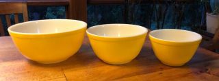 Vintage Pyrex Yellow Mixing Nesting Bowl Set 401 - 403 3 Bowls1.  5 Pt 1.  5 Qt 2.  5 Qt