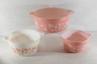 Vtg Set Of 3 Pyrex Gooseberry Pattern Pink White Casserole Bowls 473 474 - B 475 - B