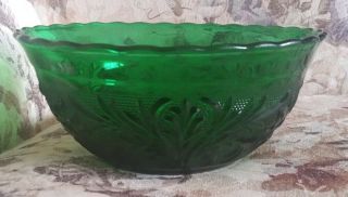 Anchor Hocking Forest Green Sandwich Glass Scalloped 8.  25 " Serving Bowl