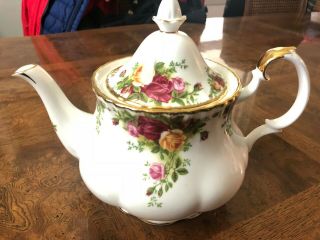 Royal Albert " Old Country Roses " Teapot Large Size (6 - 8 Cups)