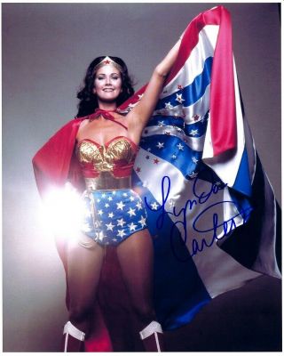 Lynda Carter Hand - Signed Wonder Woman 8x10 Authentic W/ Sexy In Cape Costume