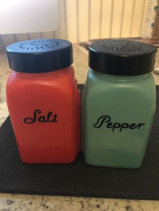 Vtg Mckee Roman Arch Salt And Pepper Shaker.  Green “perfect”