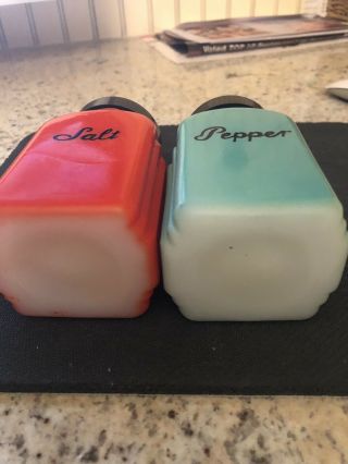 Vtg McKee Roman arch Salt And Pepper Shaker.  Green “perfect” 2