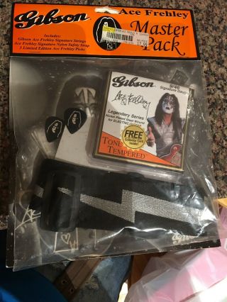Ace Frehley Gibson Master Pack Strings Picks Strap Card
