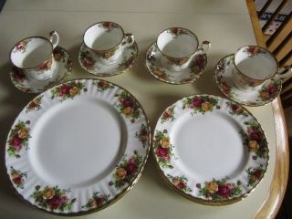 Royal Albert China - Old Country Roses - 4 Place Settings - Plates/cups/saucers