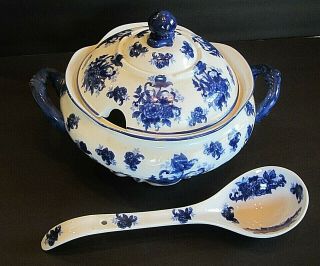 Cracker Barrel Cobalt Blue & White Floral Porcelain Soup Tureen With Ladle