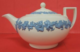 Wedgwood Queens Ware Lavender On Cream 4 Cup Teapot With Lid - Plain Smooth Edge