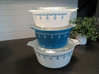Vintage Pyrex Blue/white Garland Refrigerator Bowls/dishes - Set 3 W/lids Euc