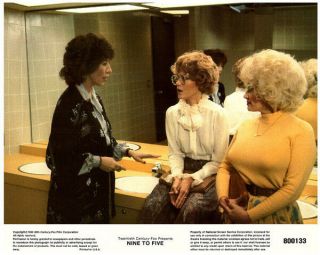 Nine To Five 9 To 5 Dolly Parton Jane Fonda Lily Tomlin In Bathroom Lobby Card