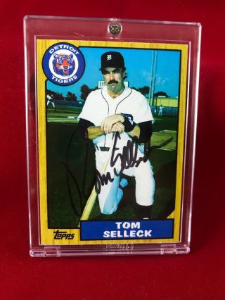 Tom Selleck / Magnum Pi / Detroit Tigers Autographed Card