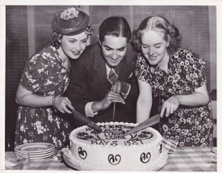 Tyrone Power Alice Faye June Lang Candid Cake Vintage 1937 Press Photo