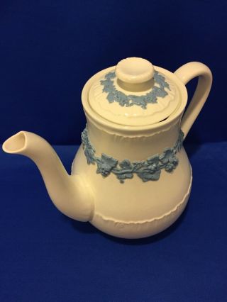 Wedgwood Coffee Pot Queensware Lavender On Cream Shell Edge 1950’s Perfect 2