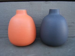 2 Heath Ceramics Bud Vases 4 " Matte Persimmon Orange Matte Black 4.  25 Inches