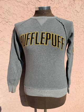 Harry Potter Universal Studios Hufflepuff Sweatshirt Xs Grey Patch Sewn Wizard