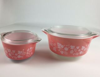 Vintage Pyrex Pink Gooseberry 2.  5 Qt & 1.  5 Qt Casserole Dish Set W/ Lids 473 475