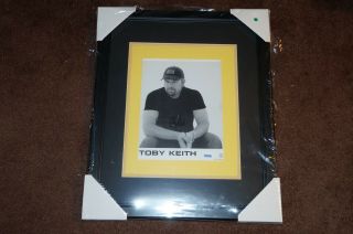 Country Star Toby Keith Signed And Framed Photo