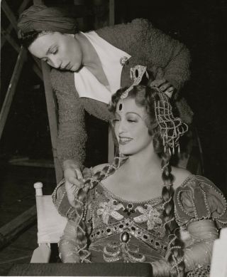 Jeanette Macdonald Get A Touch - Up Before A Scene Orig 1942 On - Set Candid Dw