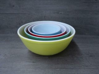 Vintage Set Of Four Pyrex Mixing/nesting Bowls Primary Colors