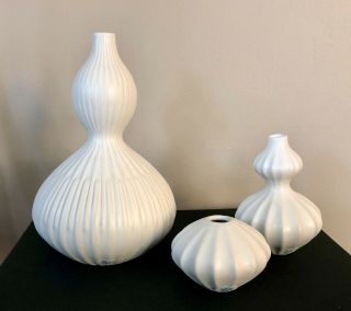 3 Jonathan Adler White Vases Ribbed Gourd Shaped Matte Finish Pottery Peru