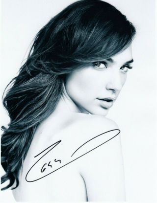 Gal Gadot Signed 8x10 Auto Photo In
