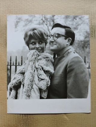 Sophia Loren And Peter Sellers Dw Candid Photo 1960 The Millionairess