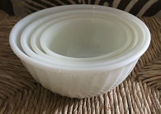 Set Of 4 Vintage Fire King White Swirl Nesting Mixing Bowls
