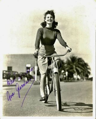 Lovely Vintage Ava Gardner Signed Photo (secretarial)