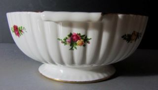 Vintage Large Old Country Rose Royal Albert Fluted Serving Bowl - Collectible