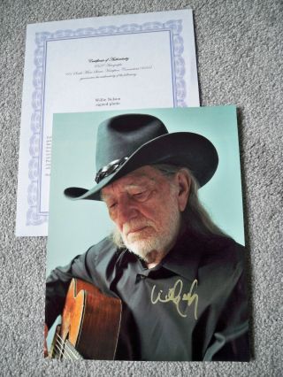 WILLIE NELSON HAND SIGNED 8 1/2 X 11 COLOR PHOTO / 2