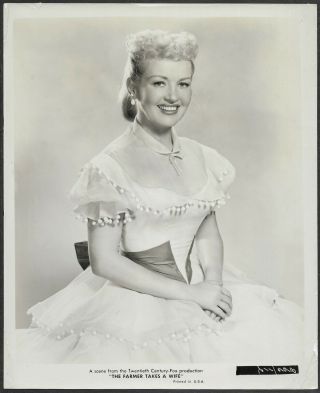 Betty Grable 1950s Promo Portrait Photo The Farmer Takes A Wife