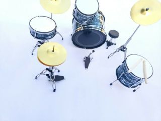 Miniature Drum set.  Mini drum JOHN LENNON RINGO STARR LUDWIG BEATLES.  Mini Art 6