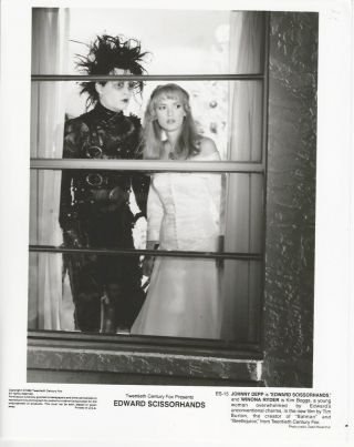 Johnny Depp,  Wynonna Ryder In " Edward Scissorhands " 1990 Vintage Movie Still