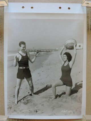 Lillian Roth And Regis Toomey At The Beach Leggy Candid Key Set Photo 1930 