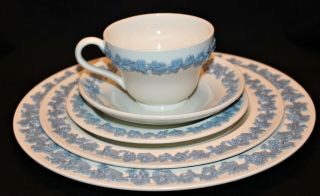 Wedgwood Queensware 5 Piece Place Setting - B