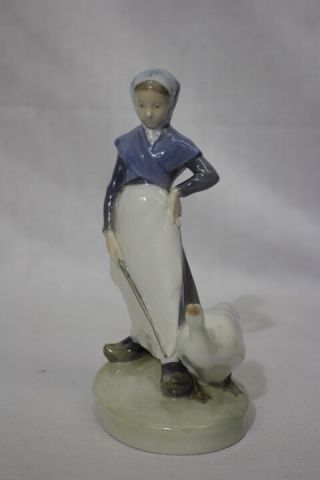 Hand Painted Royal Copenhagen Goose Girl Porcelain 7 " Figurine 528,  Denmark