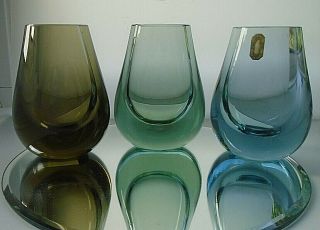 3 Vintage Geoffrey Baxter 60s 70s Whitefriars Vases Of Similar Design And Shape.