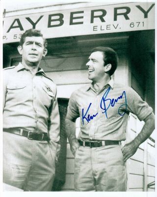 Ken Berry Signed The Andy Griffith Show 8x10 W/ Closeup From Final Episode