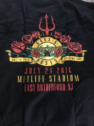 100 AUTHENTIC GUNS AND ROSES NOT IN THIS LIFETIME CONCERT LITHOGRAPH T NEWYORK 6