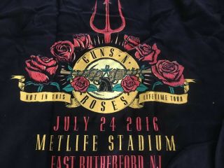 100 AUTHENTIC GUNS AND ROSES NOT IN THIS LIFETIME CONCERT LITHOGRAPH T NEWYORK 7