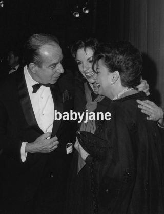 076 Judy Garland Liza Minnelli Vincent Minnelli Candid At An Event Photo