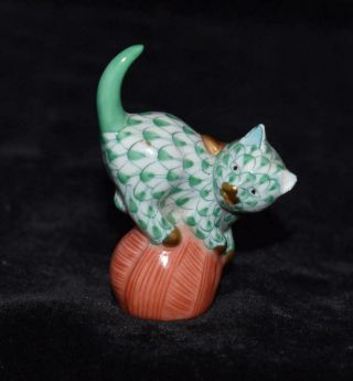 Herend Figurine - CAT ON TOP OF BALL OF ORANGE YARN - Green Fishnet 2.  5 
