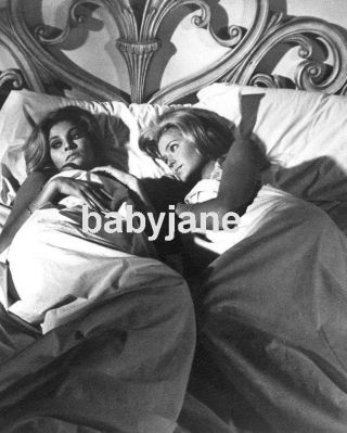 023 Raquel Welch & Farrah Fawcett In Bed Together Myra Breckinridge Photo