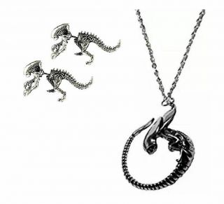 Alien Vs Predator Xenomorph Silvertone Metal Pendant Necklace And Earring Set