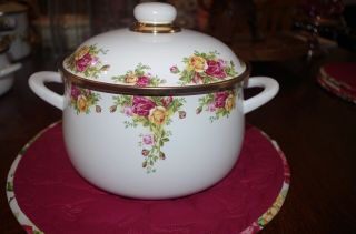 Royal Albert " Old Country Roses " Large Dutch Oven