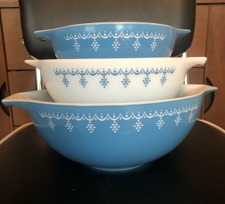 1972 - 1975 Set 3 Pyrex Snowflake Blue Garland Nesting Cinderella Mixing Bowls