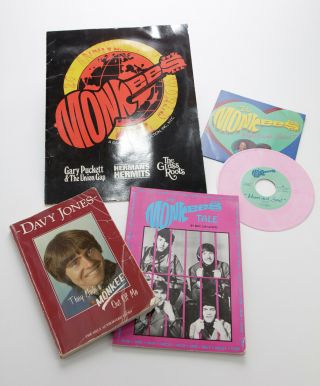 The Monkees 2 Books,  Heart And Soul Pink Lp,  World Tour Concert Program B1045